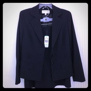NWT Navy  Blue Pinstripe Skirt Suite Size 8